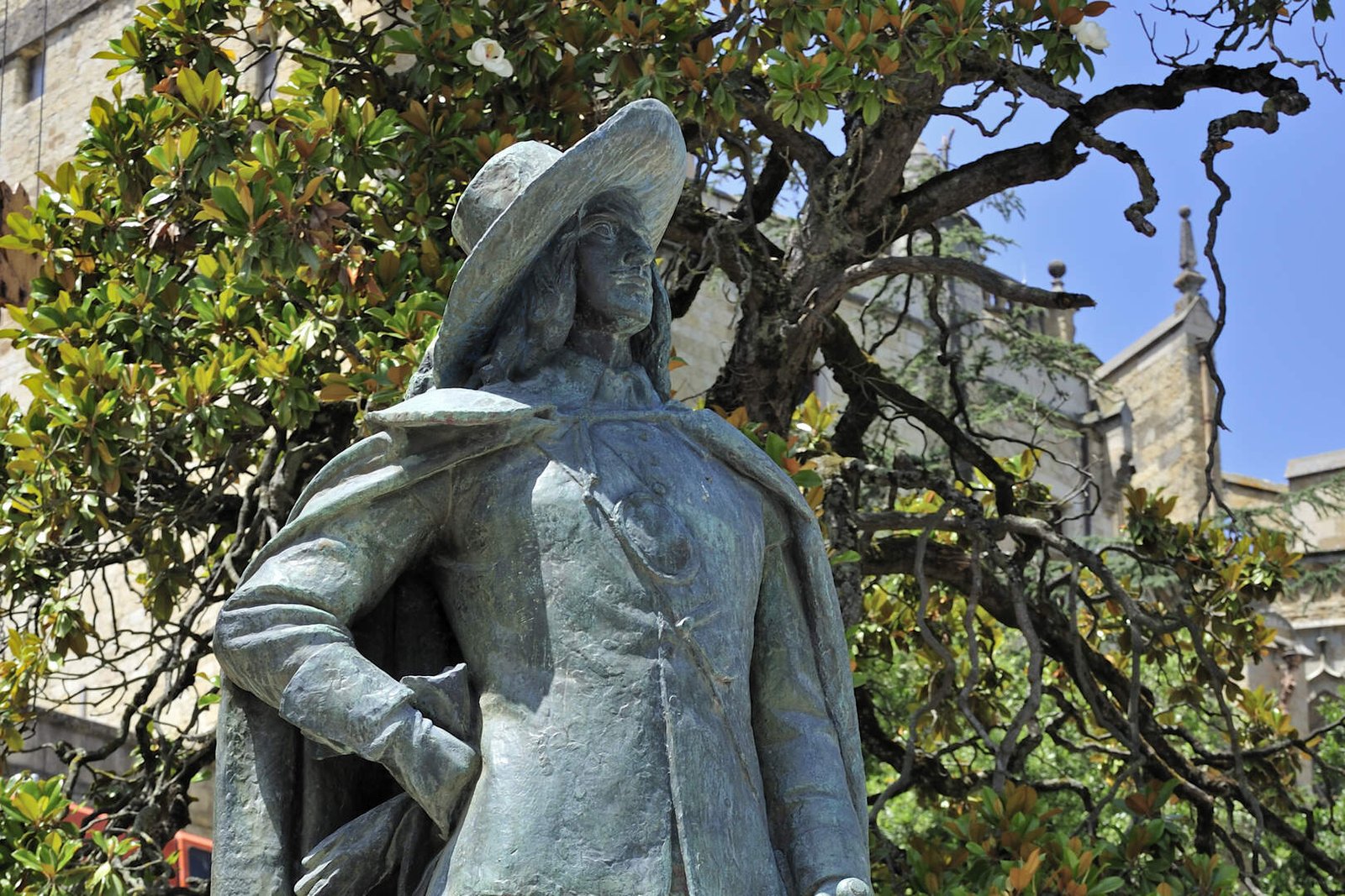 Het standbeeld van d'Artagnan in Auch in Frankrijk. © Universal Images Group via Getty